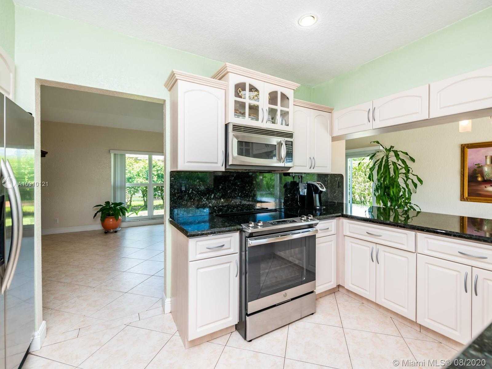 Small Image of 6205 WHITE OAK LN, Tamarac Number 34