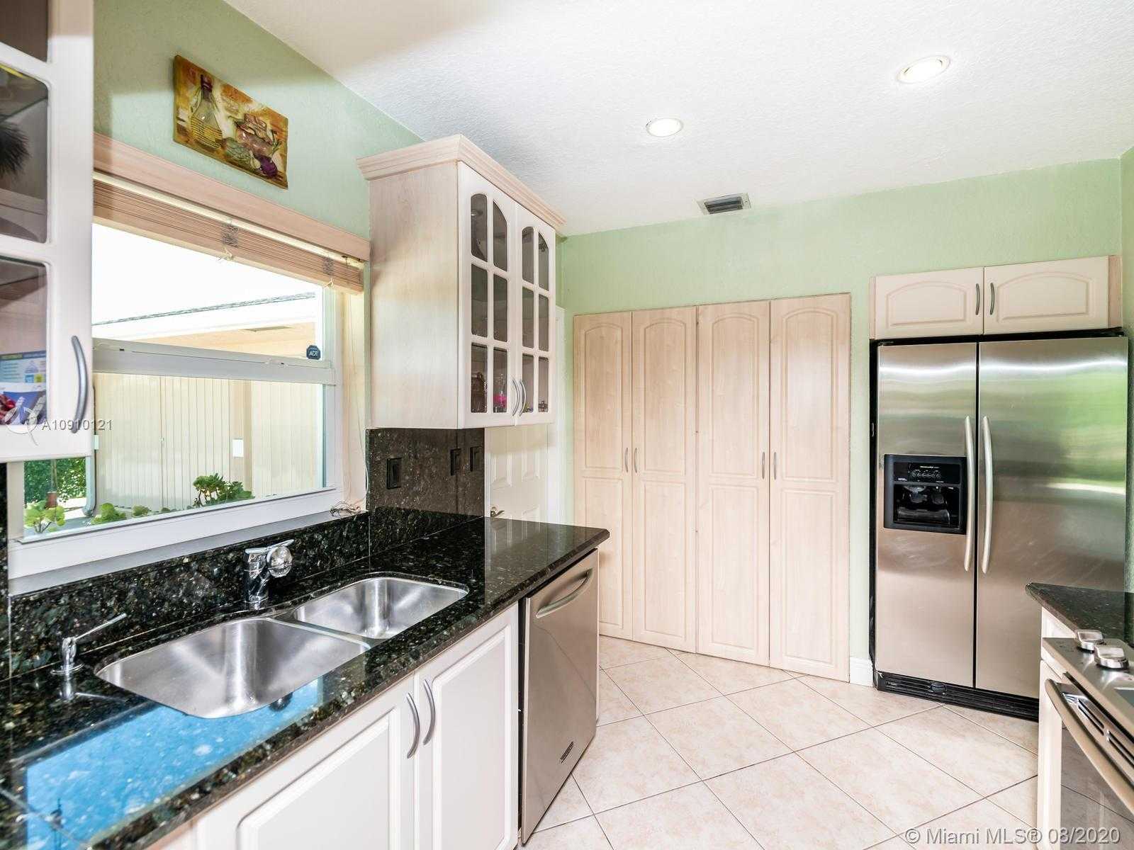 Small Image of 6205 WHITE OAK LN, Tamarac Number 35