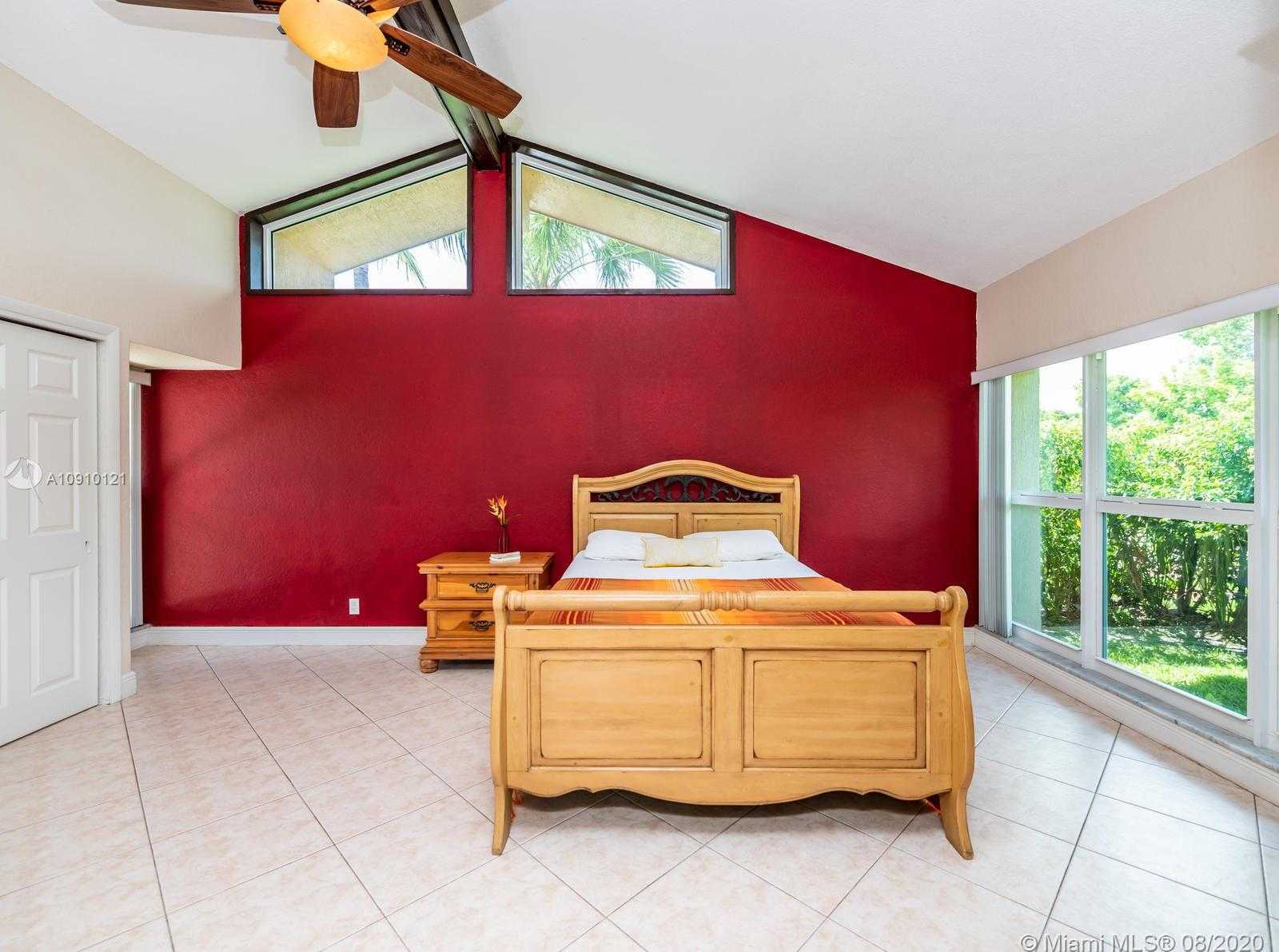 Small Image of 6205 WHITE OAK LN, Tamarac Number 44