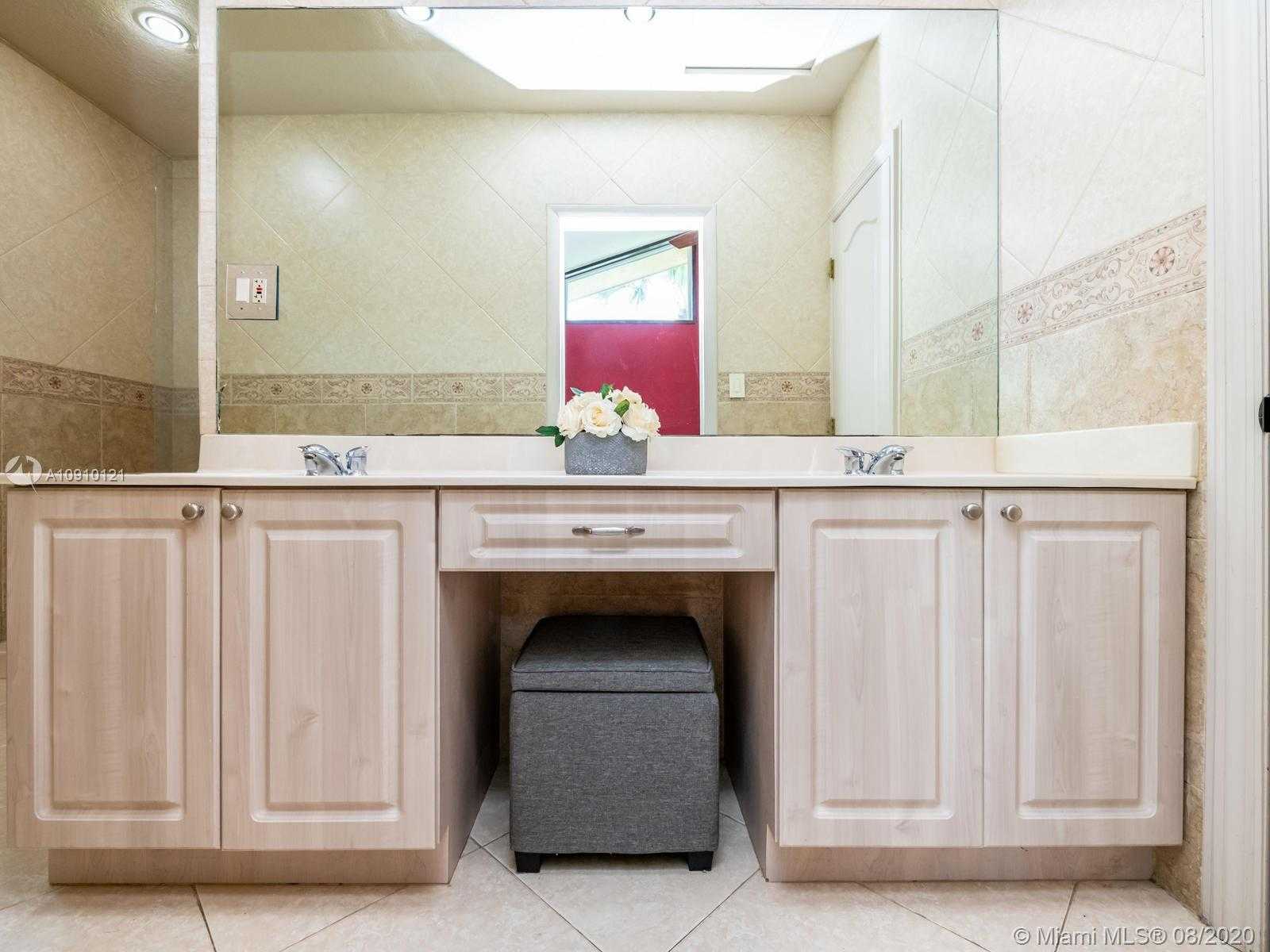 Small Image of 6205 WHITE OAK LN, Tamarac Number 46
