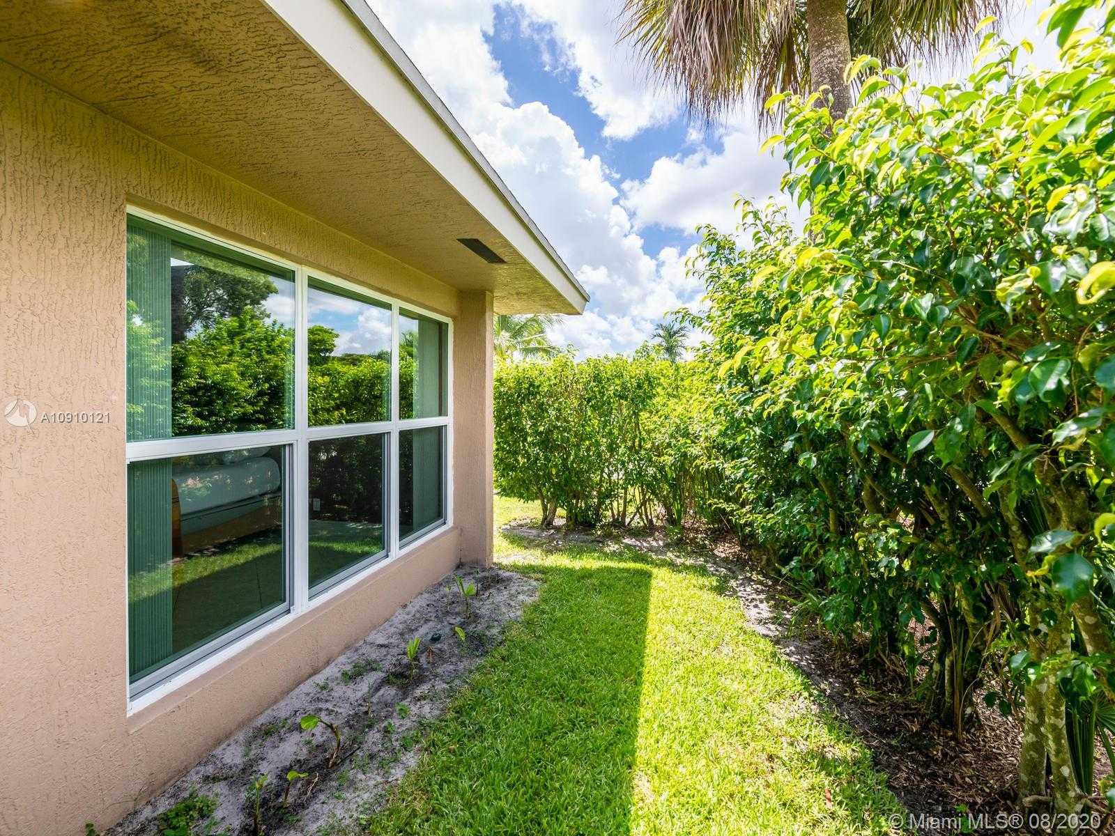 Small Image of 6205 WHITE OAK LN, Tamarac Number 63