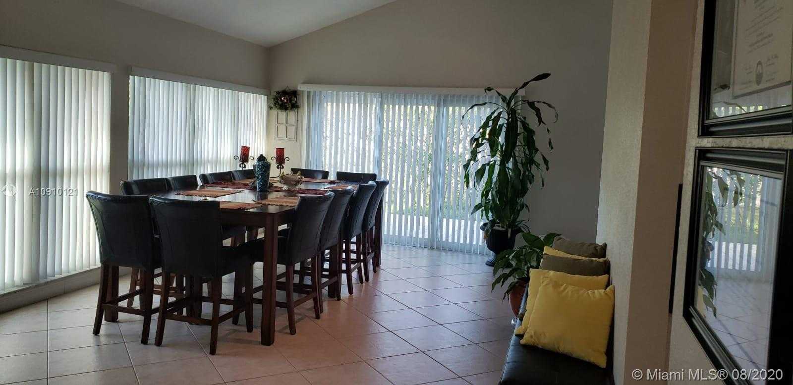 Small Image of 6205 WHITE OAK LN, Tamarac Number 9