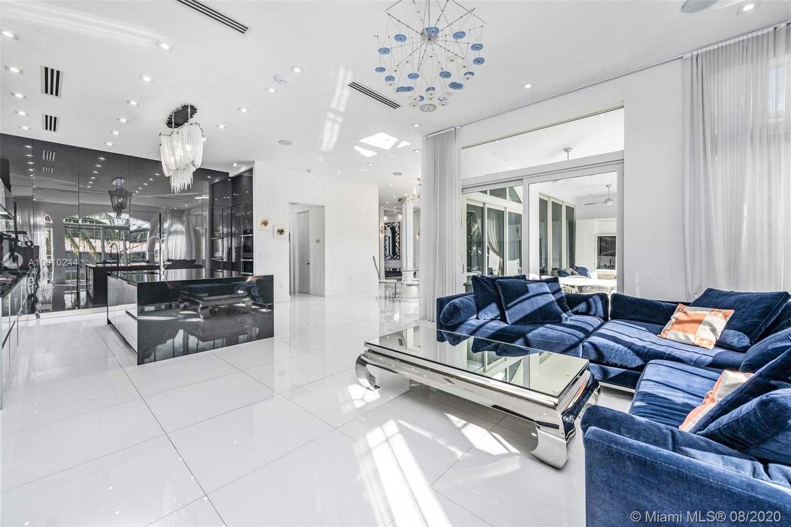 Small Image of 16444 NE 33rd Ave, North Miami Beach, FL 33160, USA Number 10