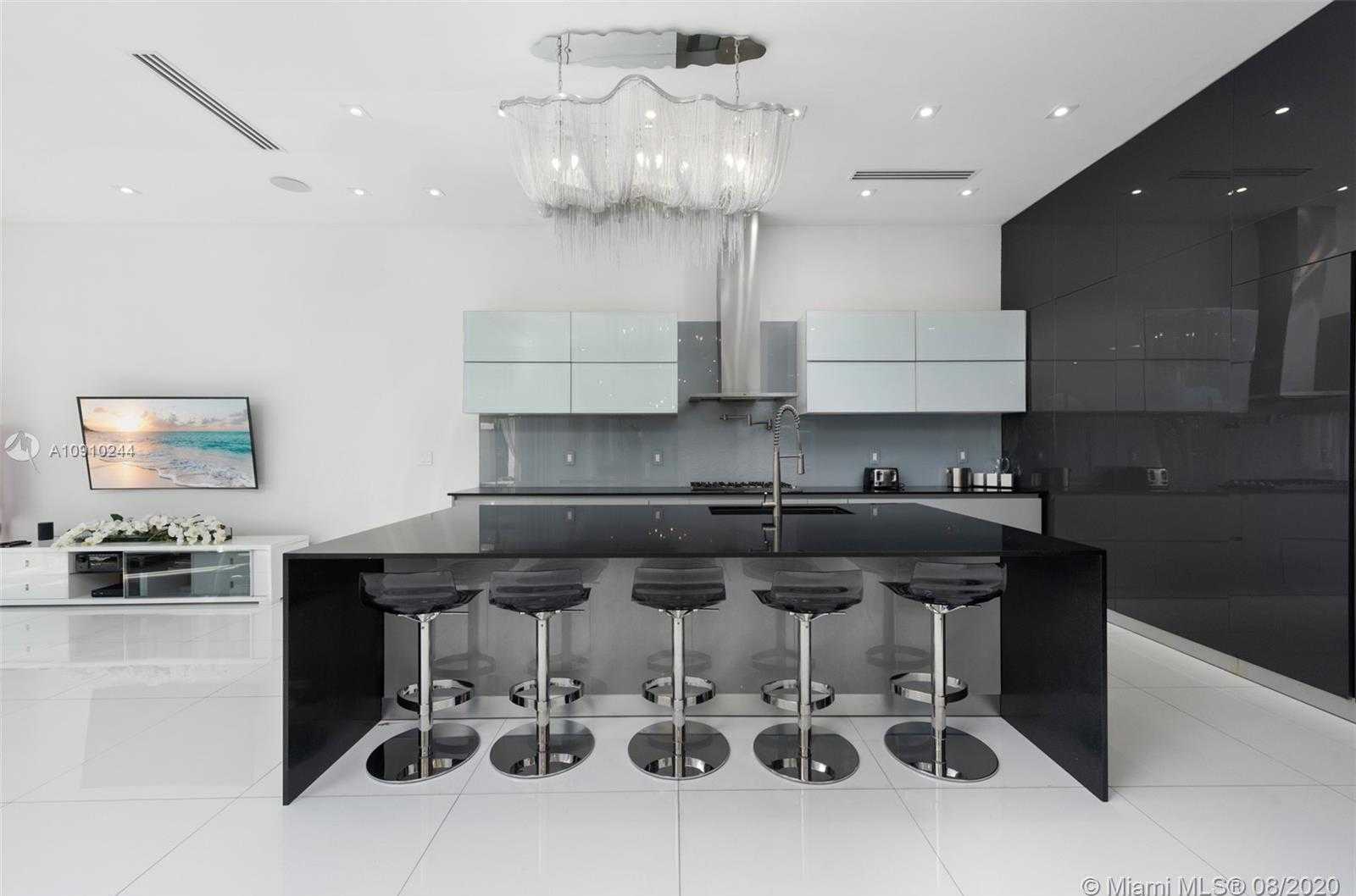 Small Image of 16444 NE 33rd Ave, North Miami Beach, FL 33160, USA Number 11