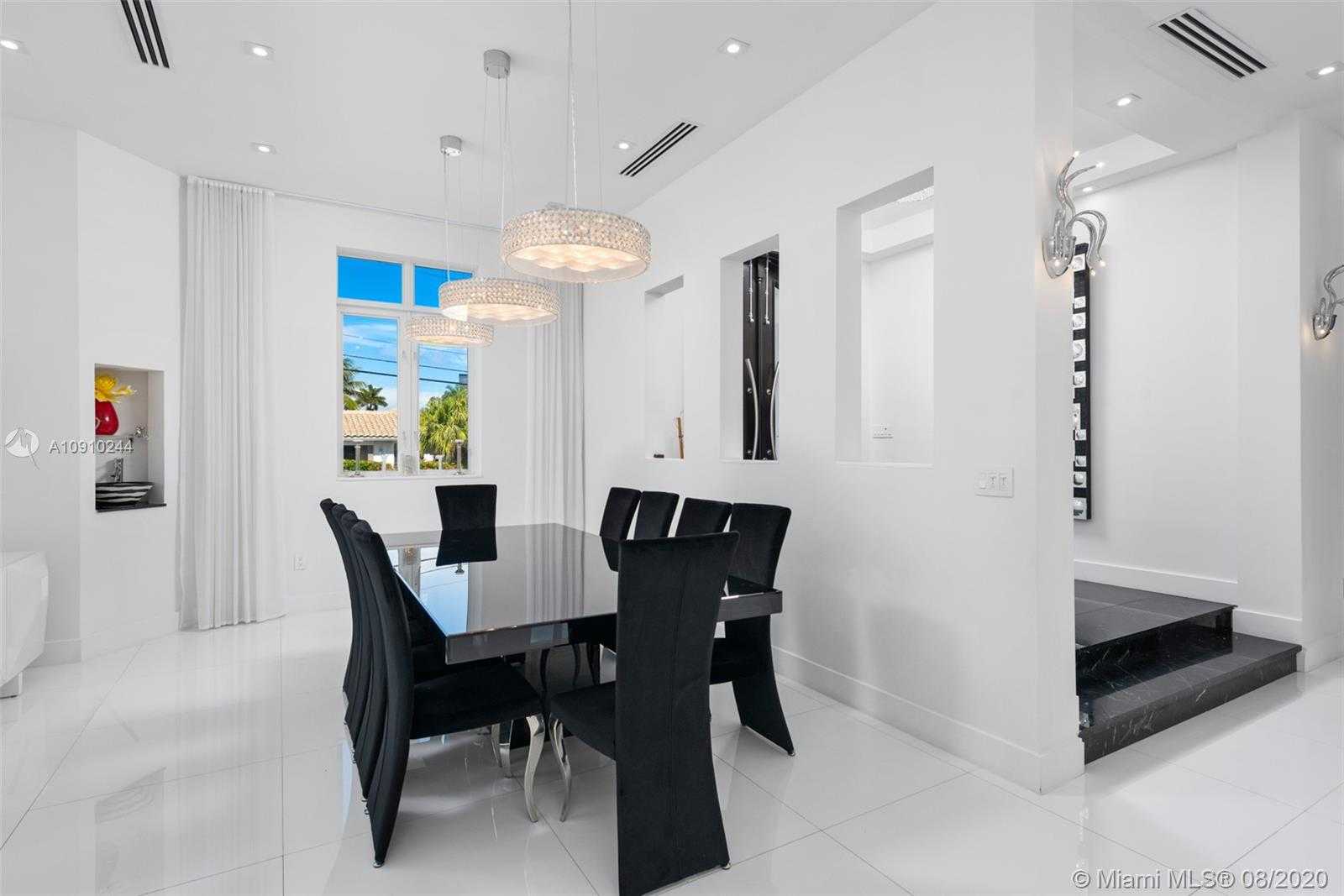 Small Image of 16444 NE 33rd Ave, North Miami Beach, FL 33160, USA Number 13