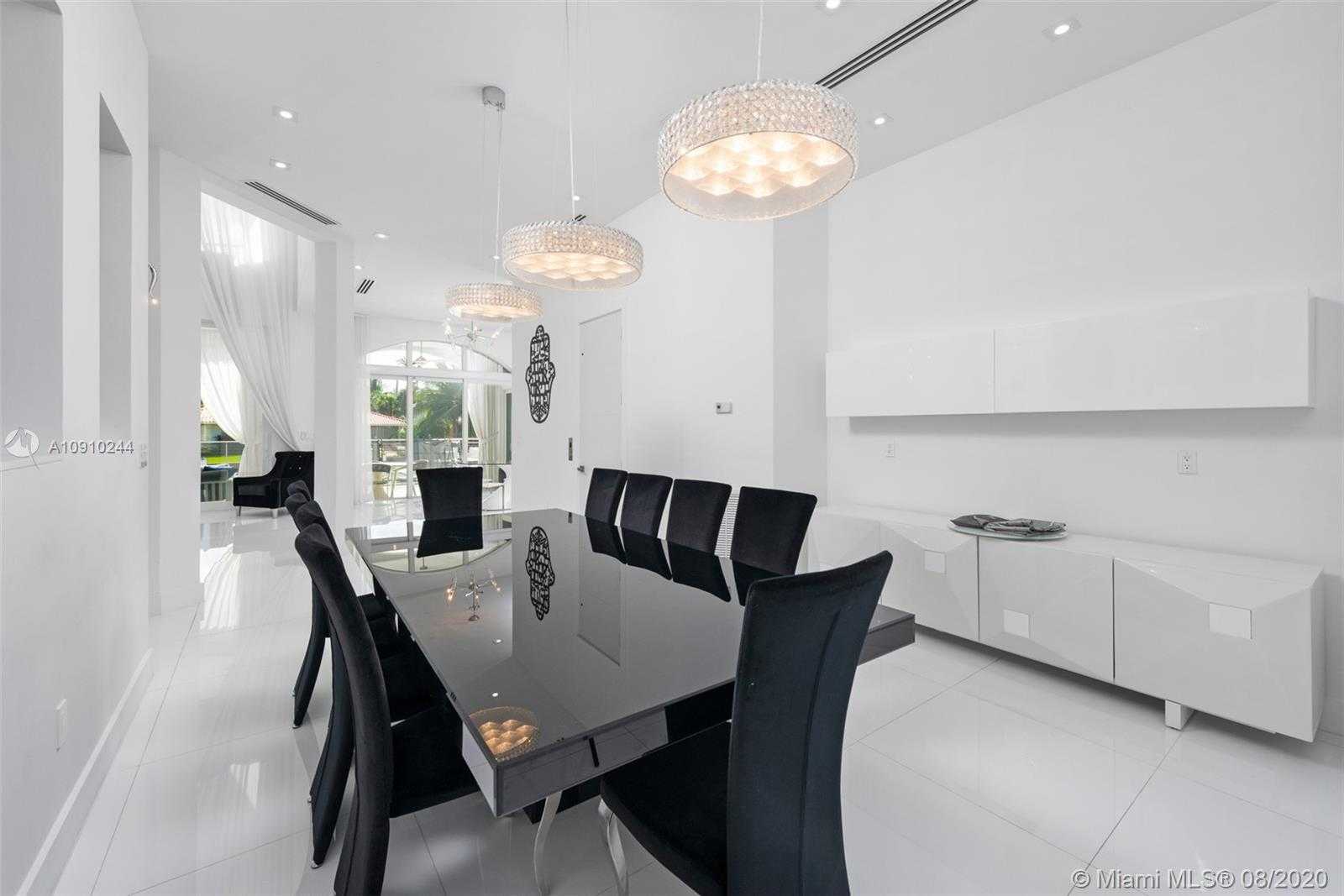 Small Image of 16444 NE 33rd Ave, North Miami Beach, FL 33160, USA Number 14