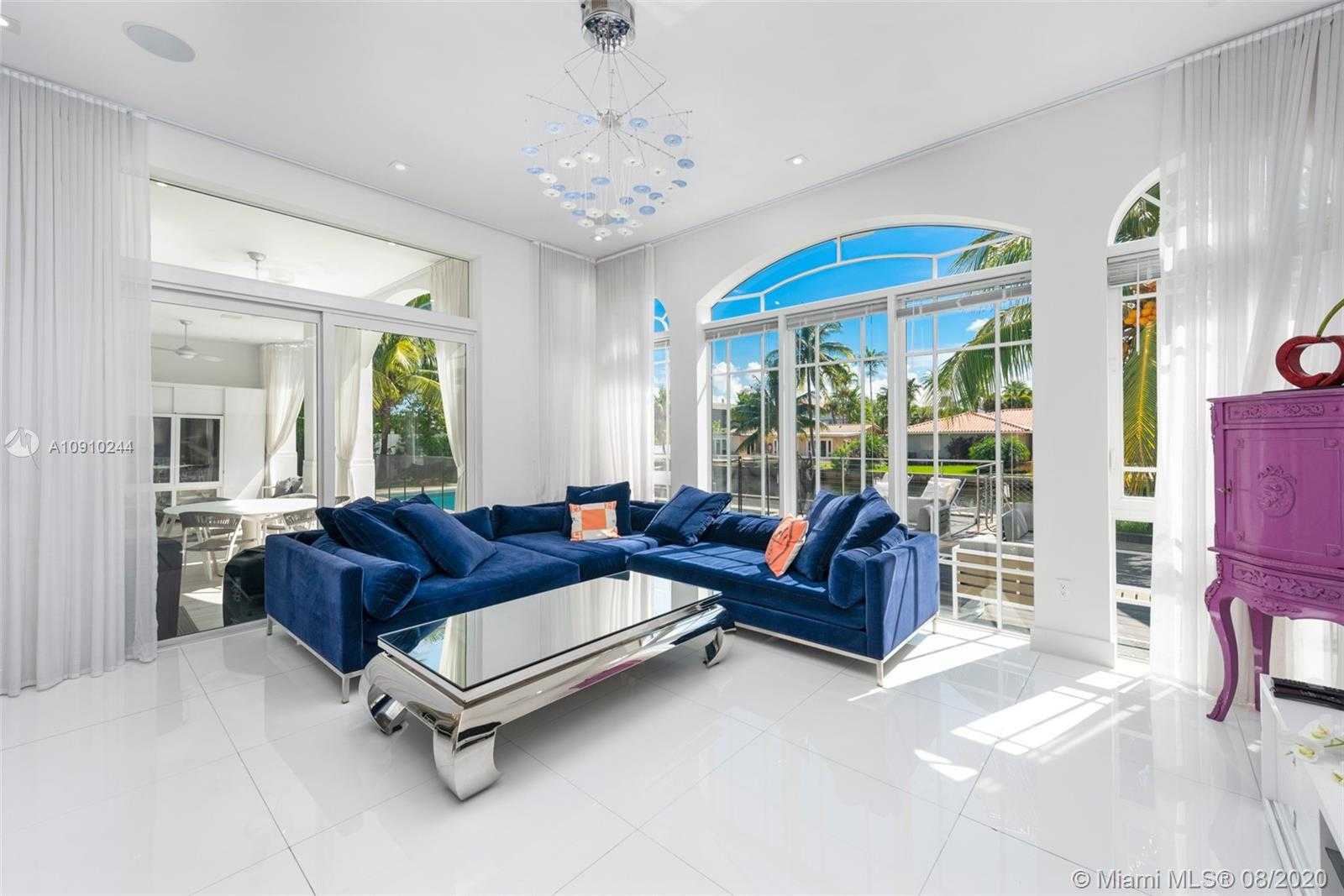 Small Image of 16444 NE 33rd Ave, North Miami Beach, FL 33160, USA Number 15
