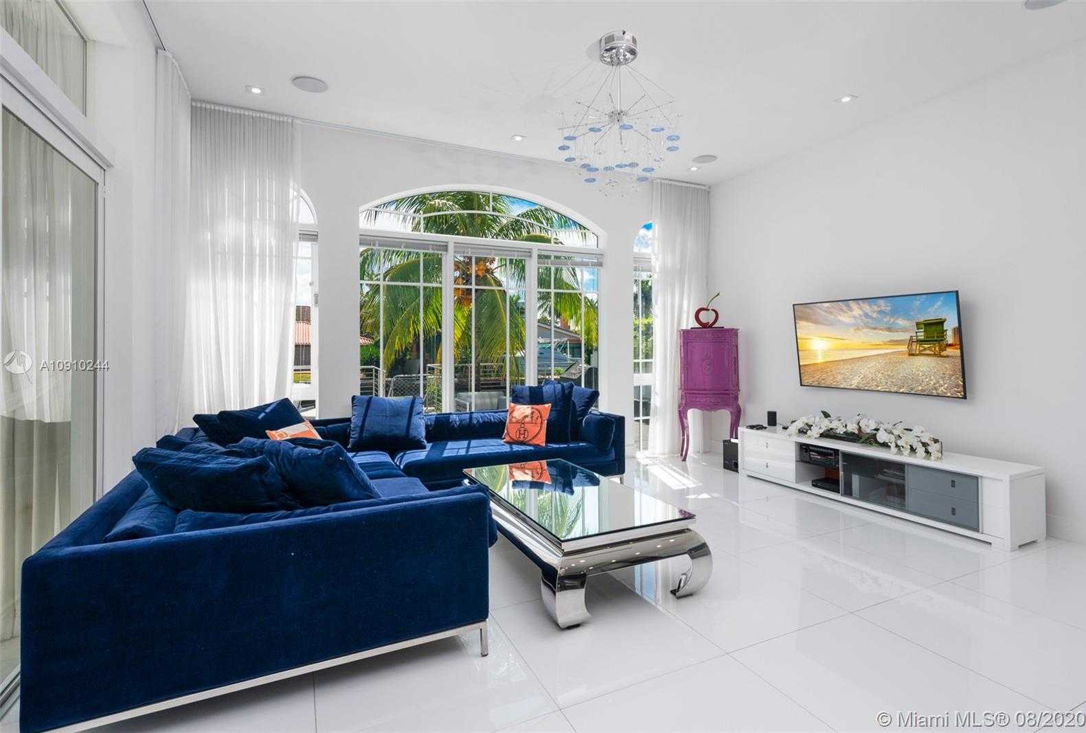 Small Image of 16444 NE 33rd Ave, North Miami Beach, FL 33160, USA Number 16