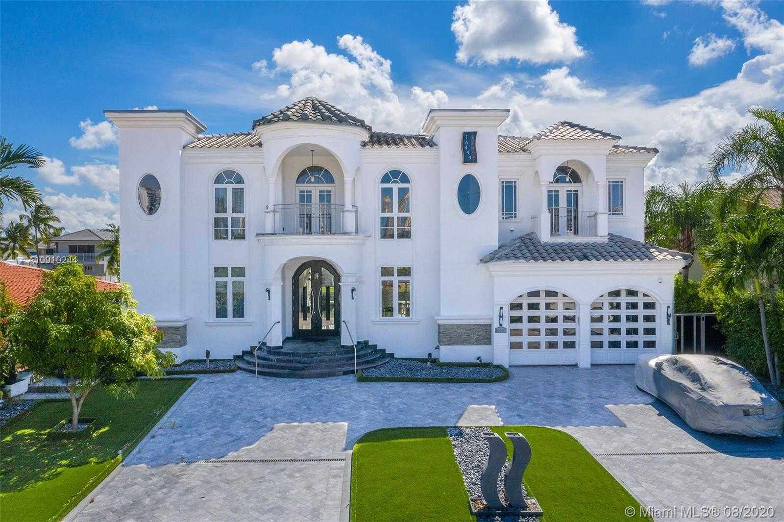 Small Image of 16444 NE 33rd Ave, North Miami Beach, FL 33160, USA Number 2