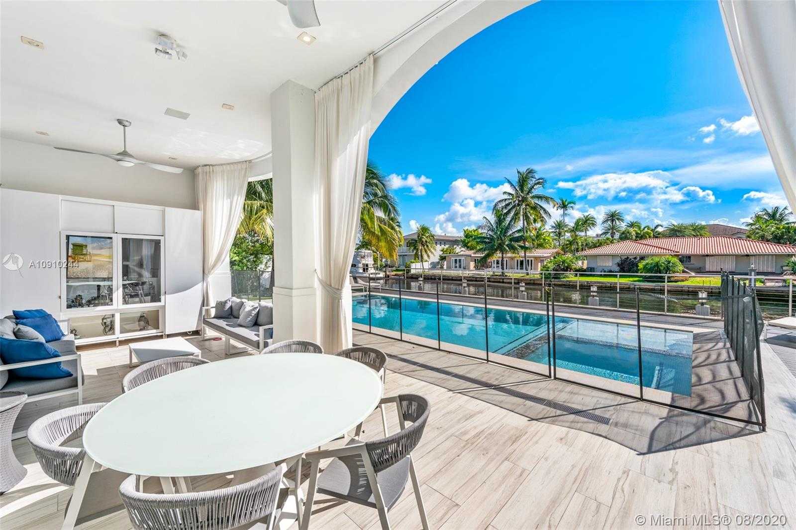 Small Image of 16444 NE 33rd Ave, North Miami Beach, FL 33160, USA Number 20