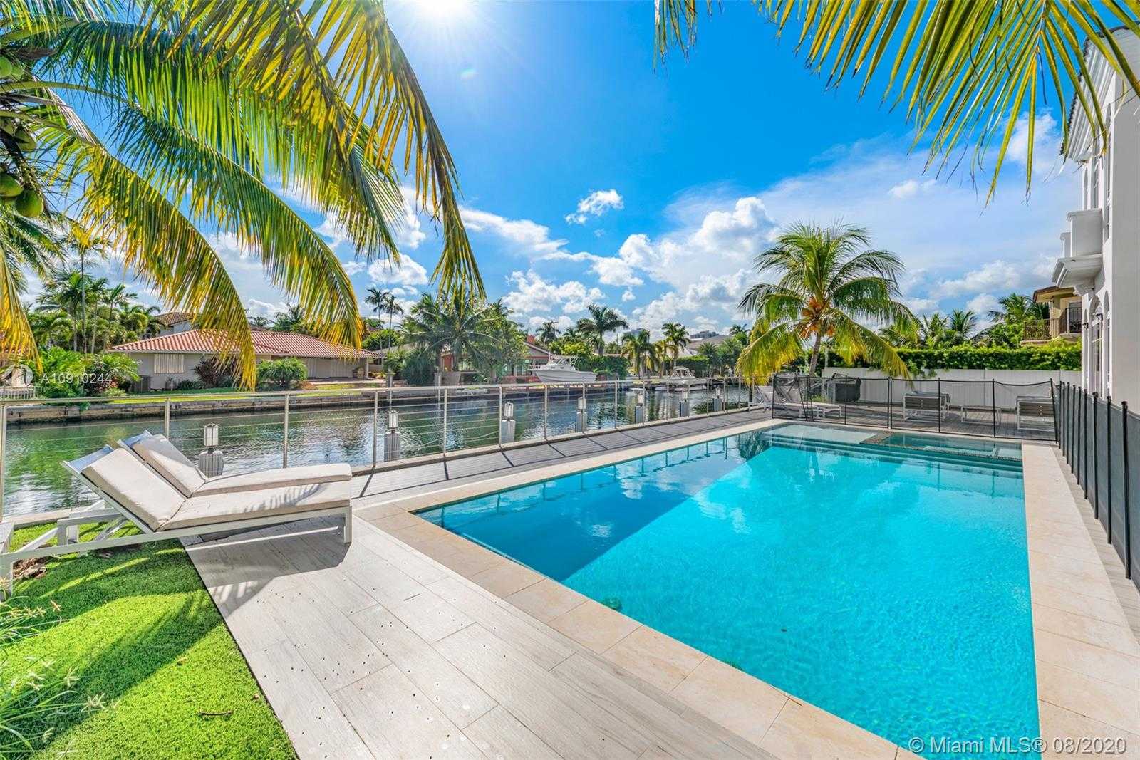 Small Image of 16444 NE 33rd Ave, North Miami Beach, FL 33160, USA Number 23