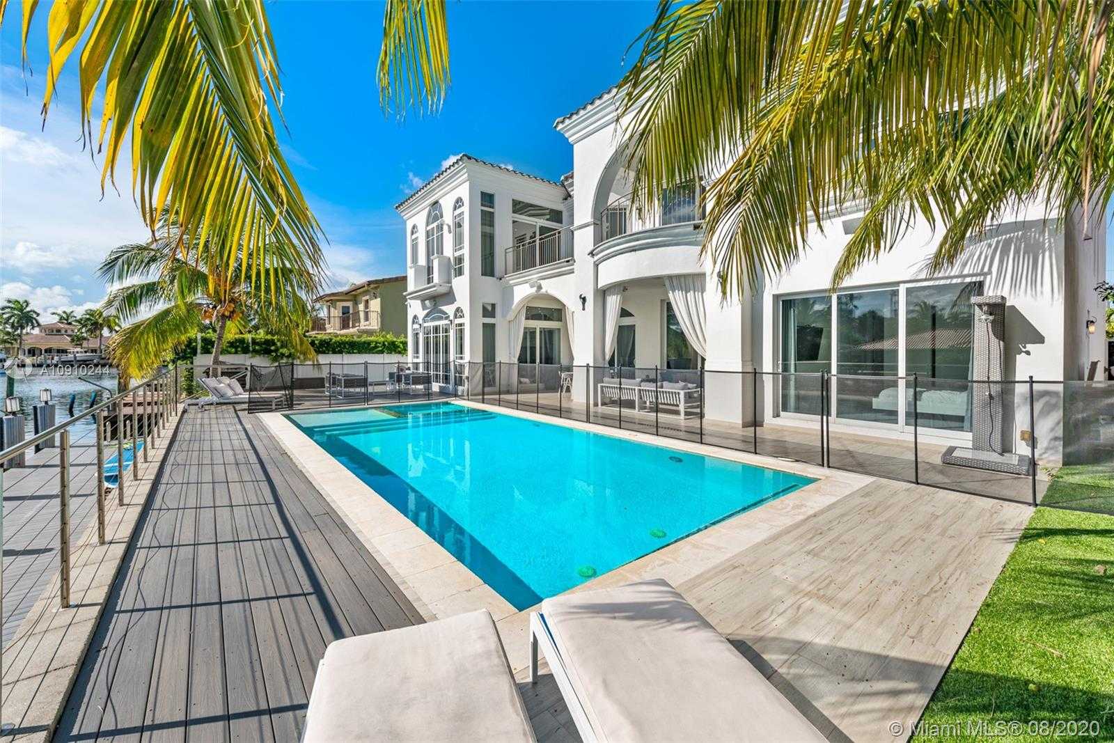 Small Image of 16444 NE 33rd Ave, North Miami Beach, FL 33160, USA Number 24
