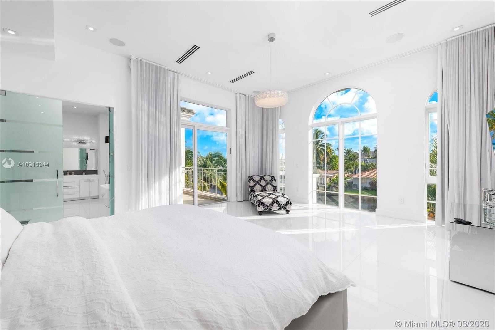 Small Image of 16444 NE 33rd Ave, North Miami Beach, FL 33160, USA Number 28