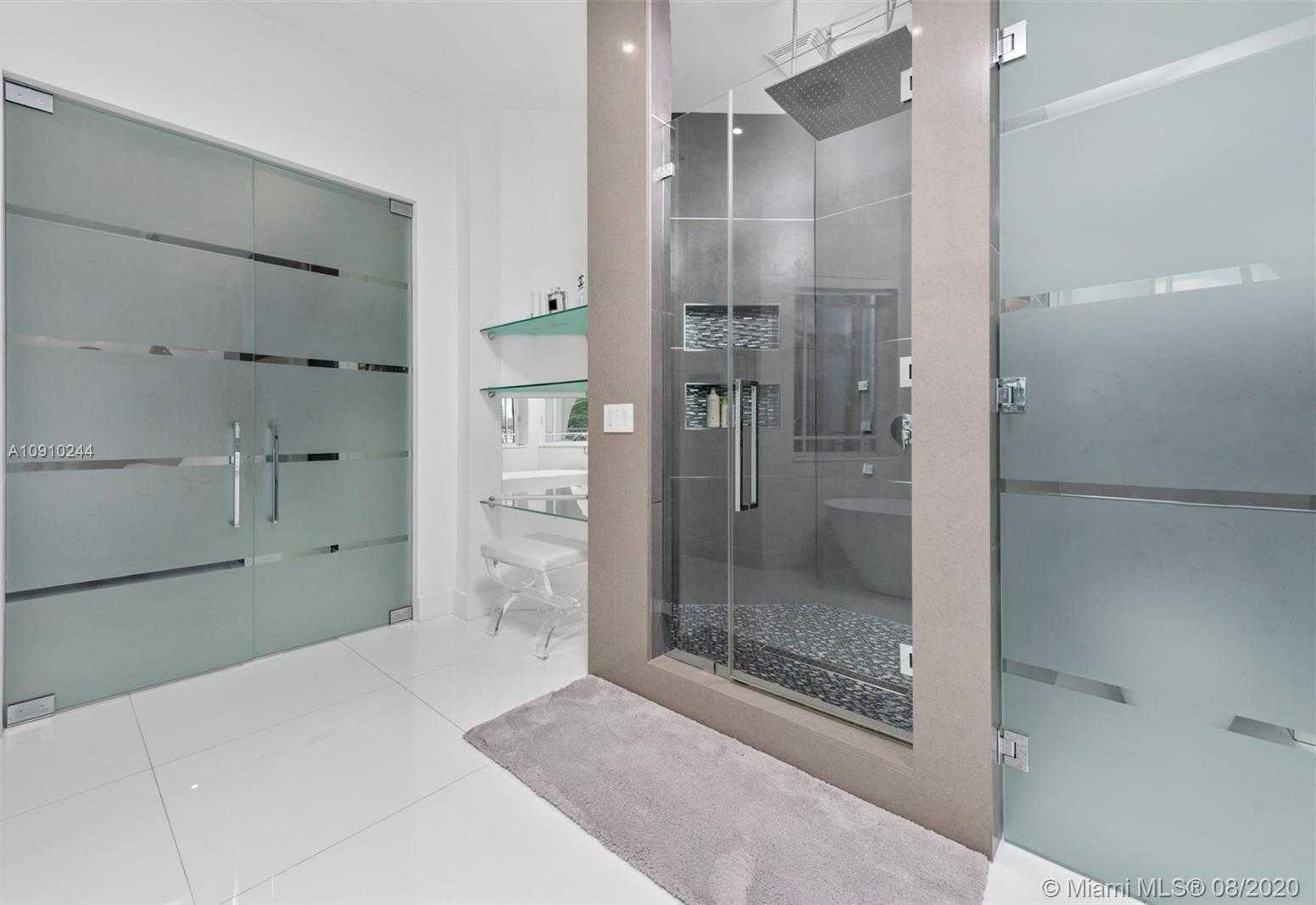 Small Image of 16444 NE 33rd Ave, North Miami Beach, FL 33160, USA Number 31