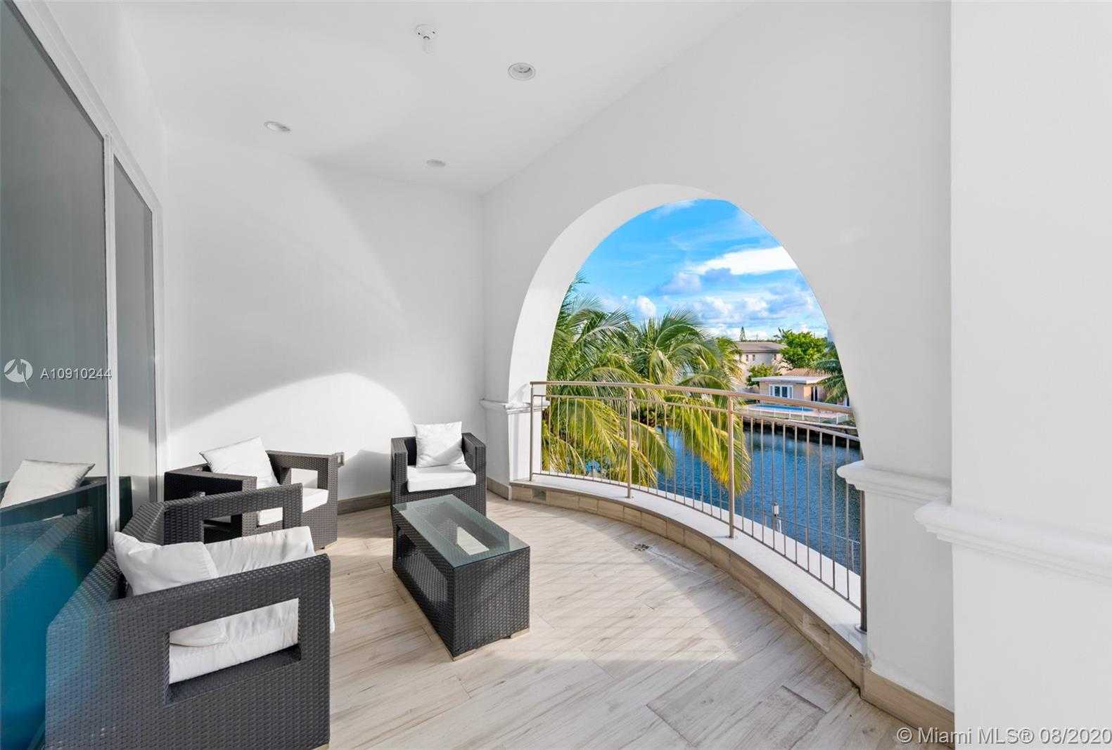 Small Image of 16444 NE 33rd Ave, North Miami Beach, FL 33160, USA Number 33