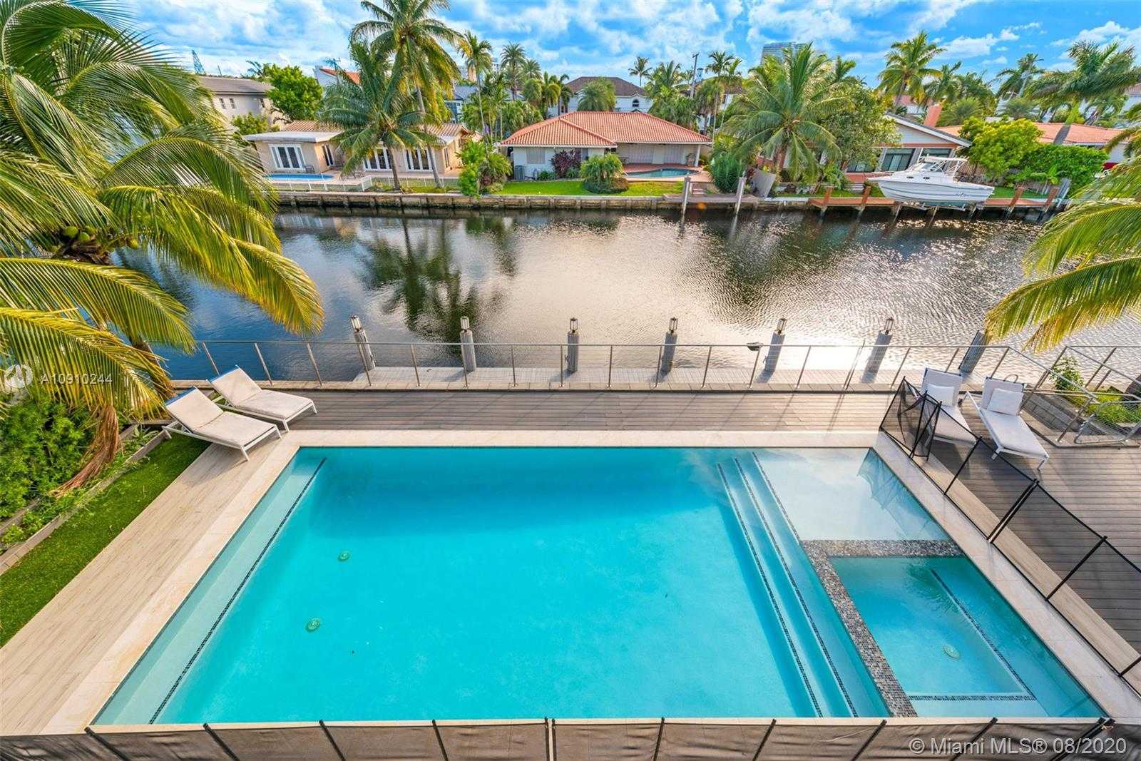 Small Image of 16444 NE 33rd Ave, North Miami Beach, FL 33160, USA Number 35