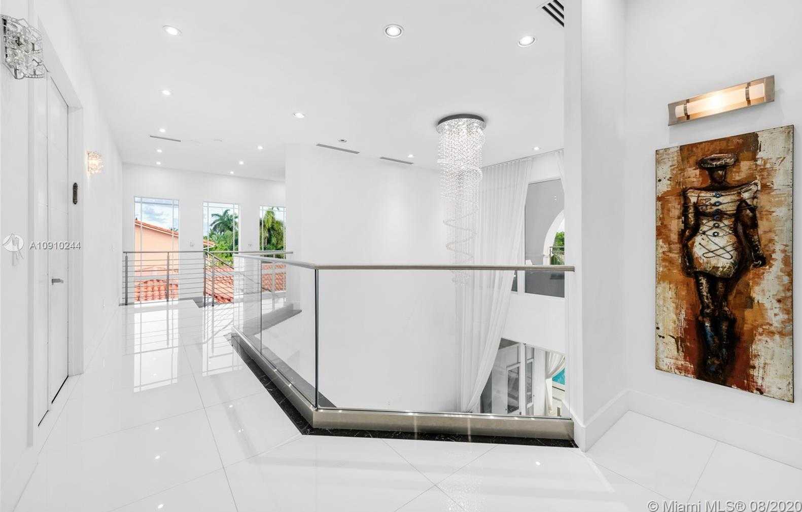 Small Image of 16444 NE 33rd Ave, North Miami Beach, FL 33160, USA Number 36