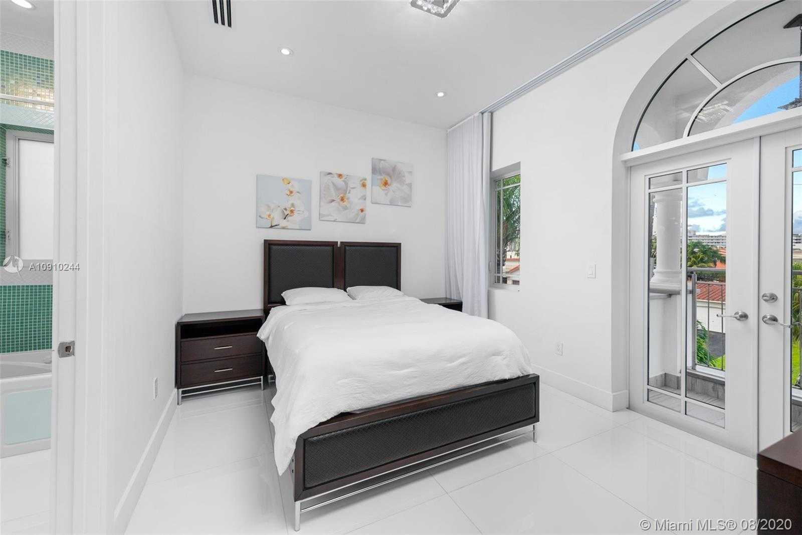 Small Image of 16444 NE 33rd Ave, North Miami Beach, FL 33160, USA Number 42