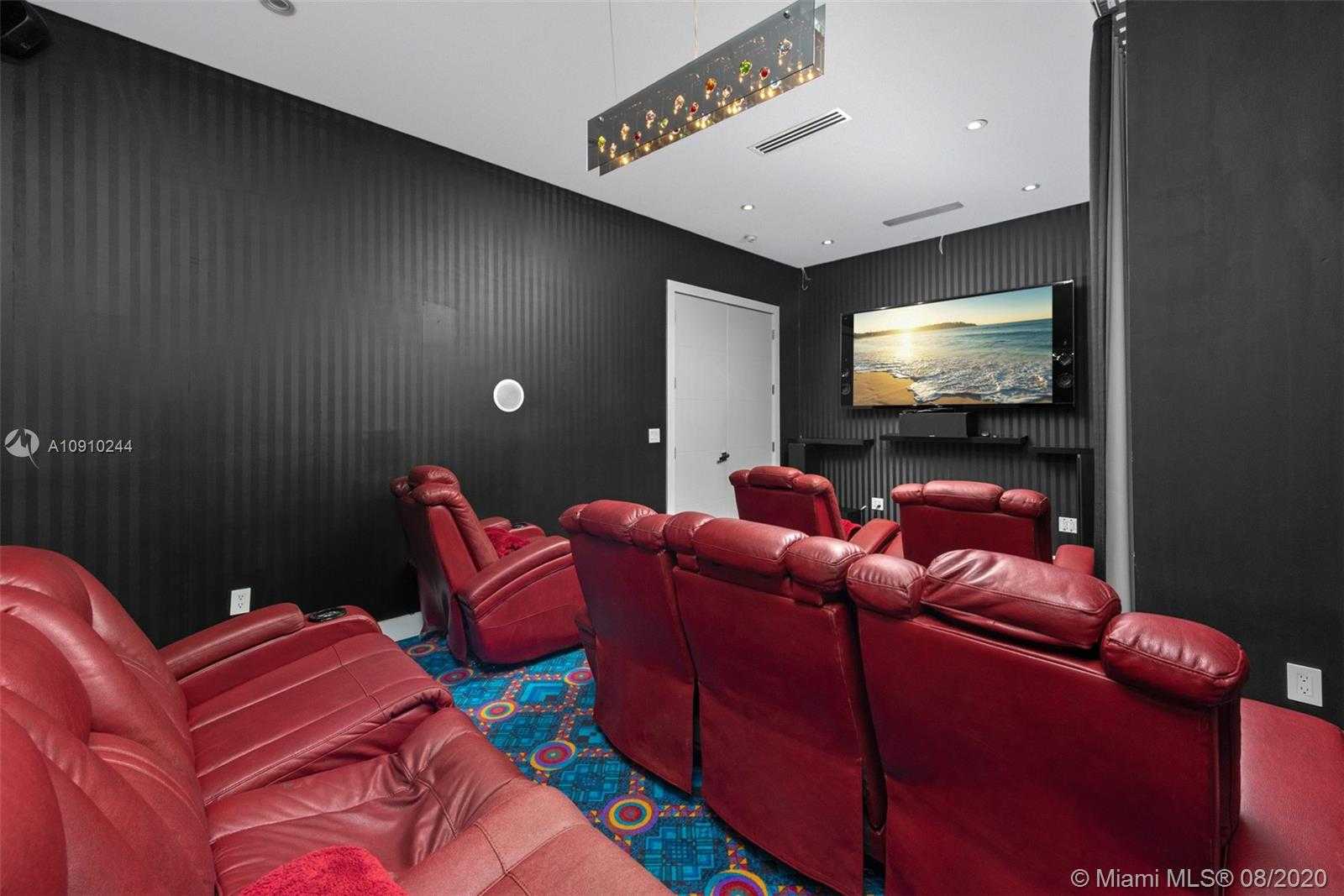 Small Image of 16444 NE 33rd Ave, North Miami Beach, FL 33160, USA Number 46