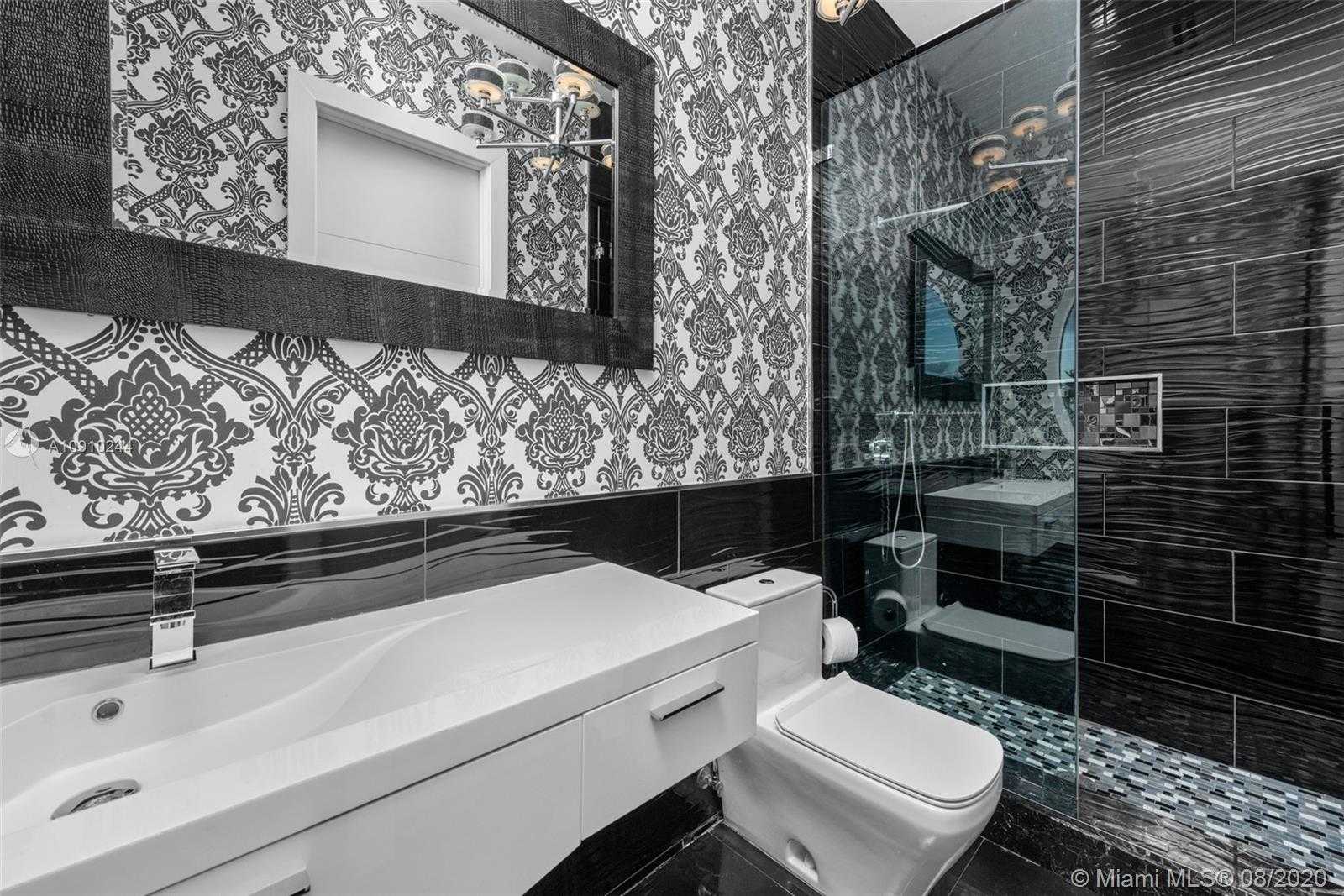 Small Image of 16444 NE 33rd Ave, North Miami Beach, FL 33160, USA Number 47