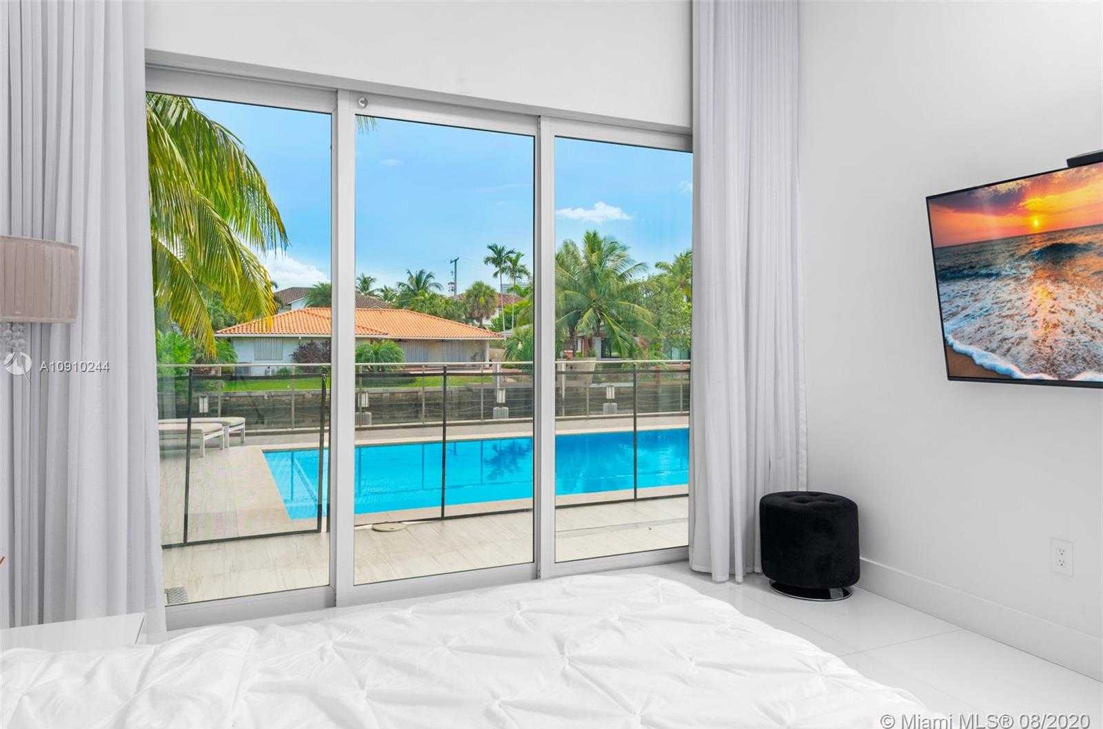 Small Image of 16444 NE 33rd Ave, North Miami Beach, FL 33160, USA Number 48