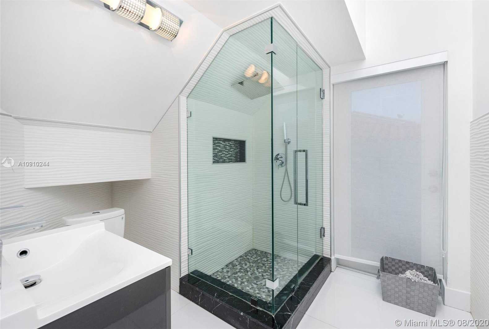 Small Image of 16444 NE 33rd Ave, North Miami Beach, FL 33160, USA Number 49