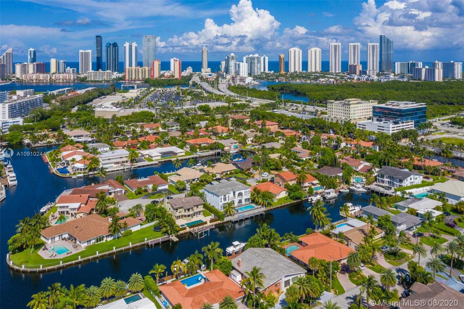 Small Image of 16444 NE 33rd Ave, North Miami Beach, FL 33160, USA Number 56
