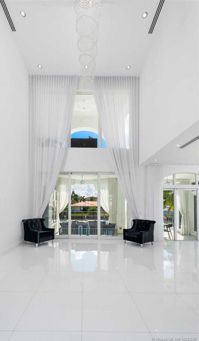 Small Image of 16444 NE 33rd Ave, North Miami Beach, FL 33160, USA Number 7