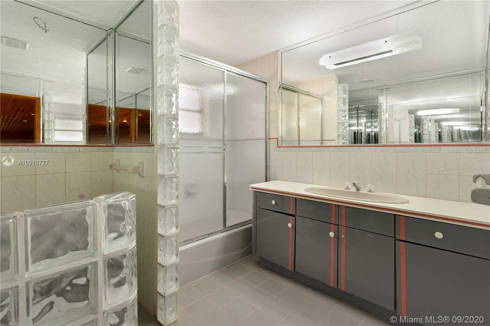 Small Image of 298 NORTH EAST 91ST ST, Miami Shores Number 7