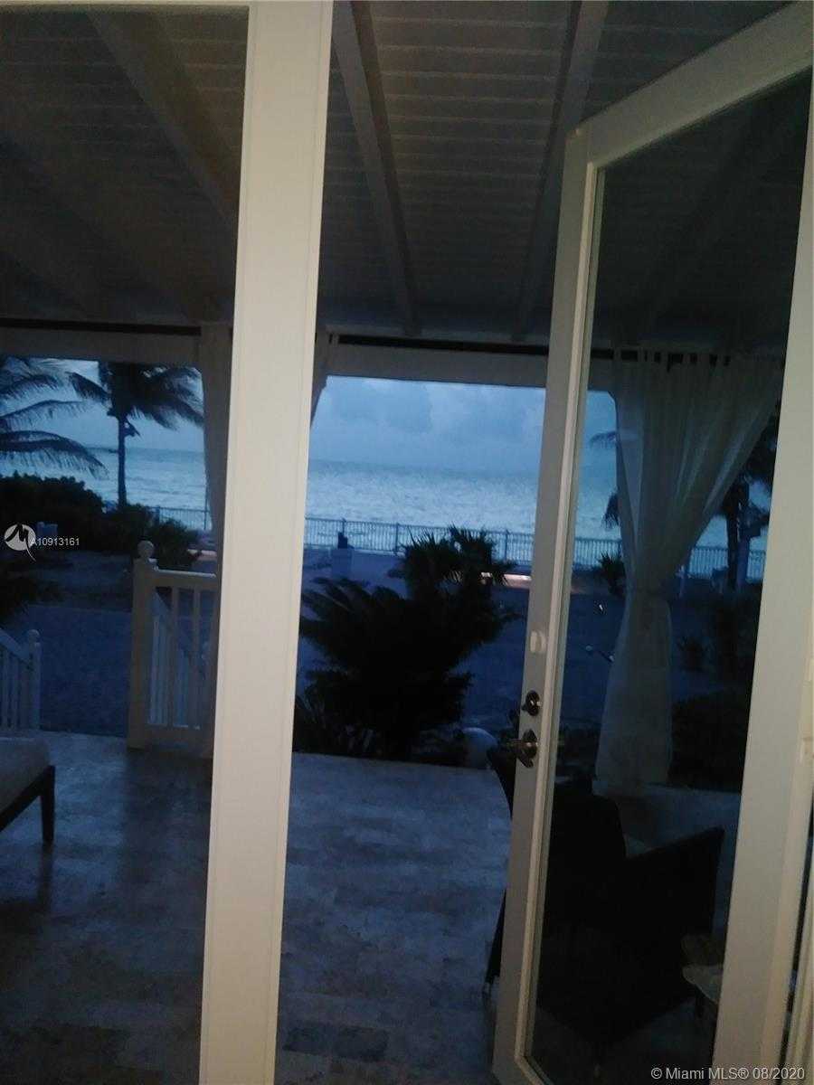 Small Image of 200 Ocean Ln Dr, Key Biscayne, FL 33149, USA Number 18