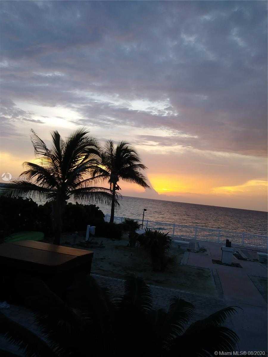 Small Image of 200 Ocean Ln Dr, Key Biscayne, FL 33149, USA Number 21