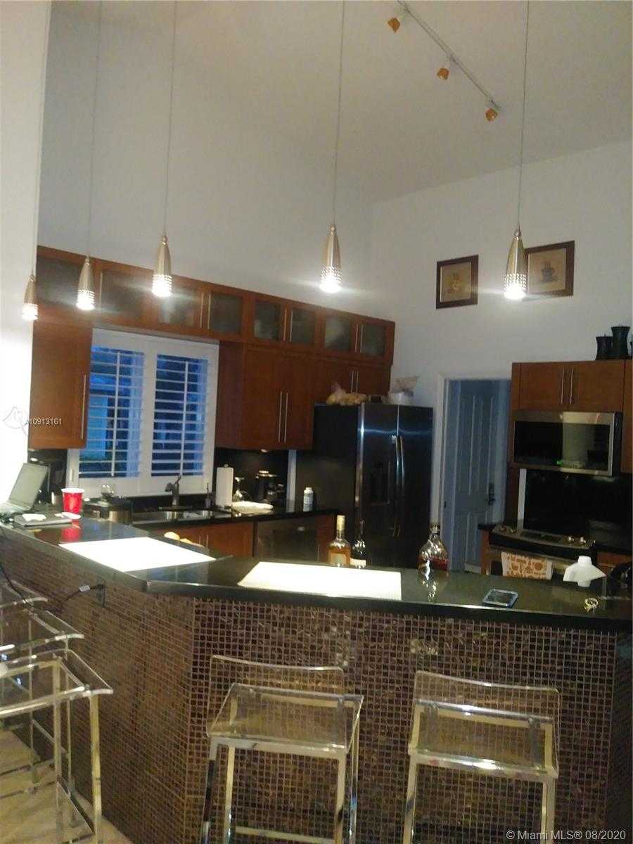 Small Image of 200 Ocean Ln Dr, Key Biscayne, FL 33149, USA Number 24