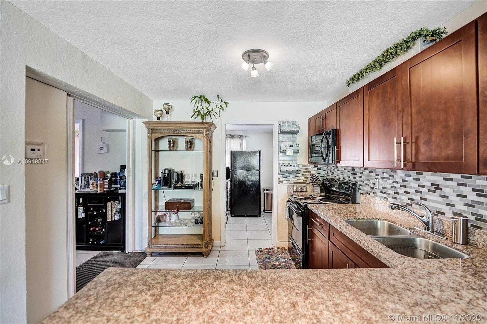 Small Image of 2700 NORTH EAST 8TH TER, Pompano Beach Number 12