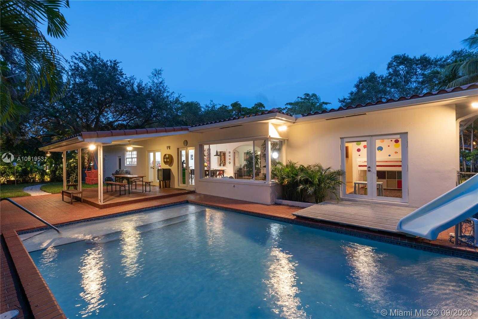Small Image of 1502 GRANADA BLVD, Coral Gables Number 2