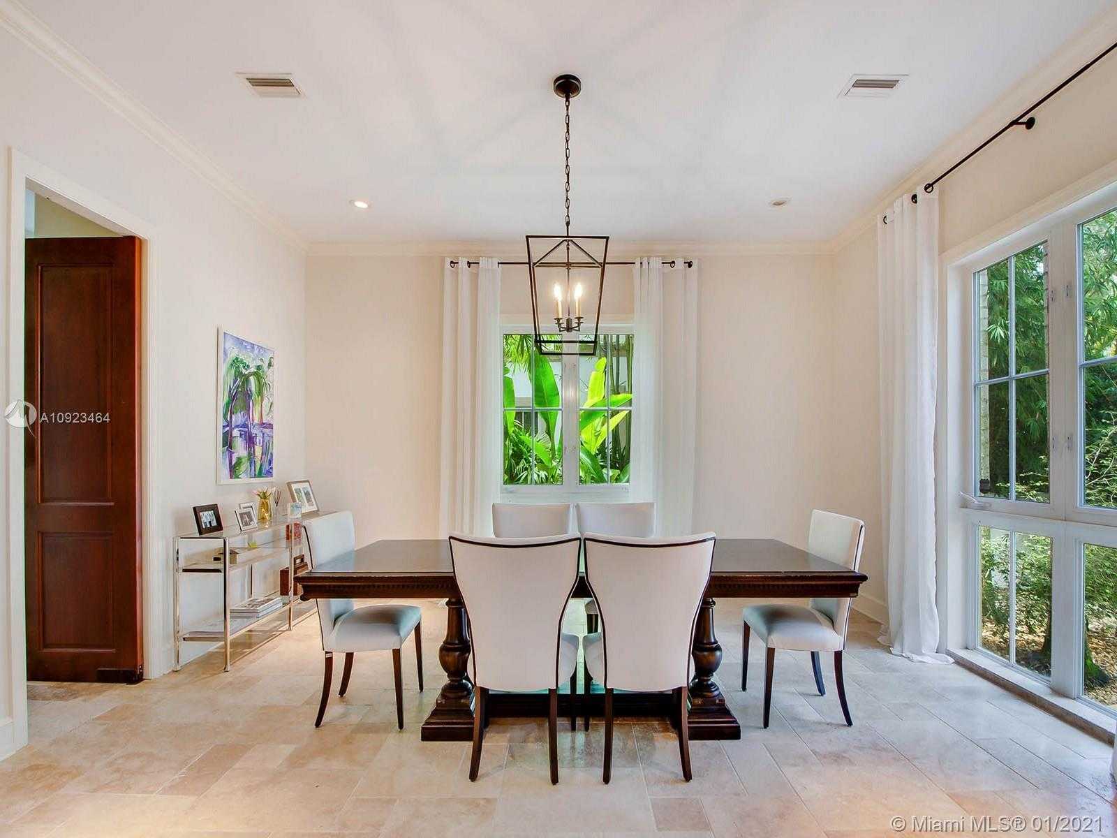 Small Image of 722 ALMERIA AVENUE, Coral Gables Number 10