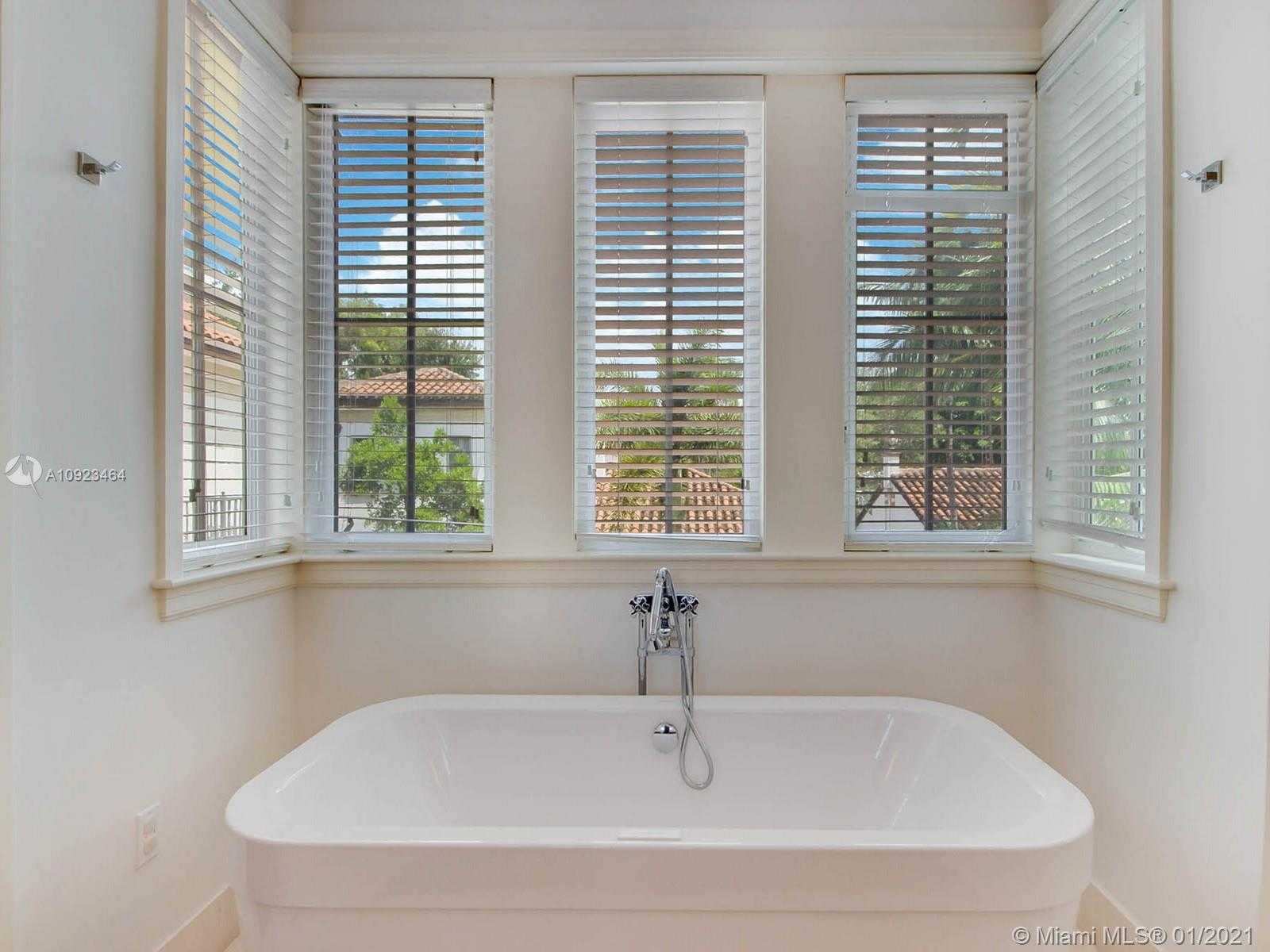 Small Image of 722 ALMERIA AVENUE, Coral Gables Number 23