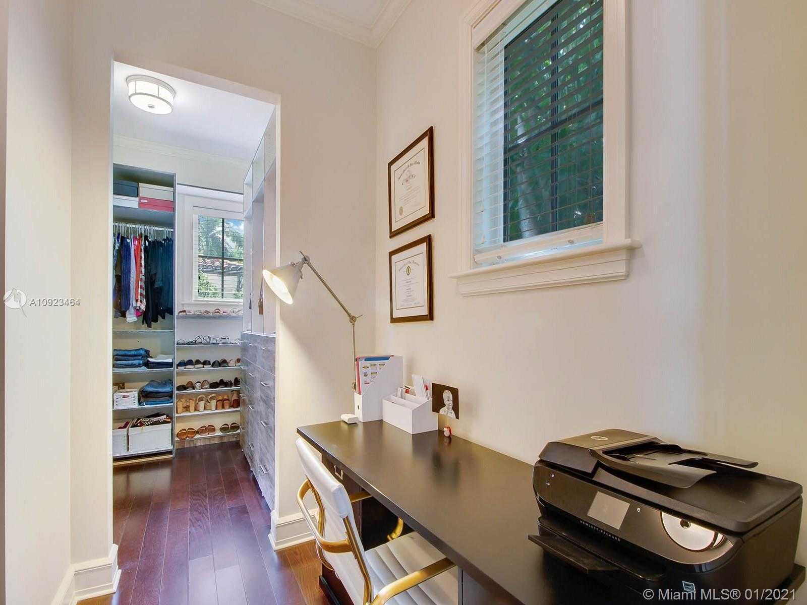 Small Image of 722 ALMERIA AVENUE, Coral Gables Number 24