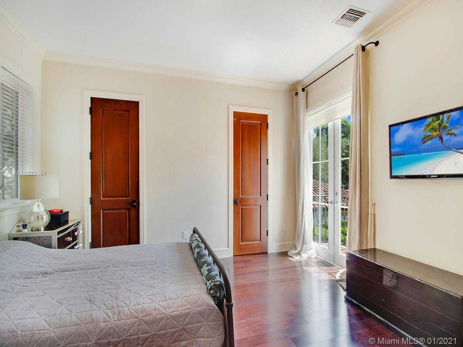 Small Image of 722 ALMERIA AVENUE, Coral Gables Number 26