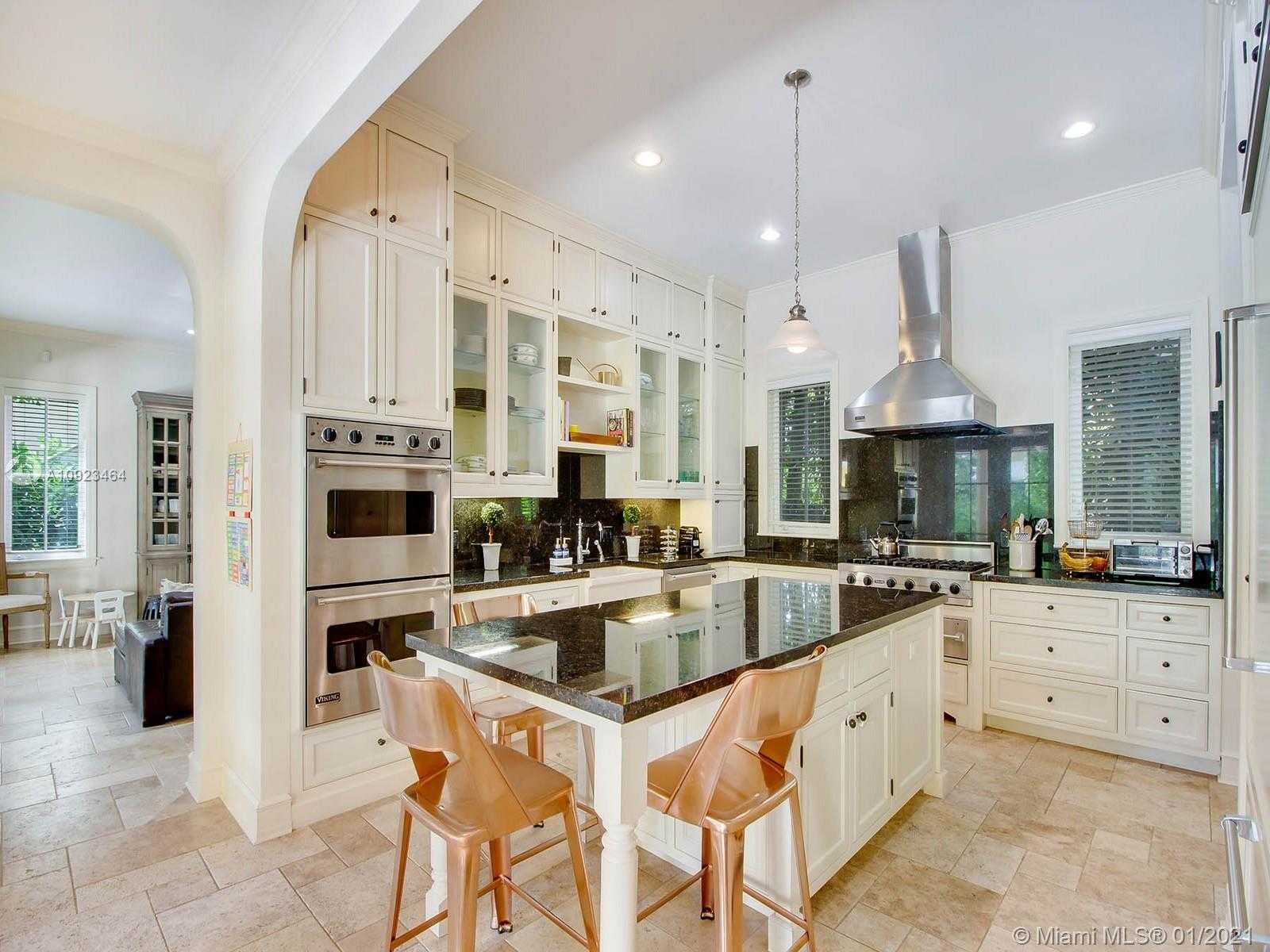 Small Image of 722 ALMERIA AVENUE, Coral Gables Number 7