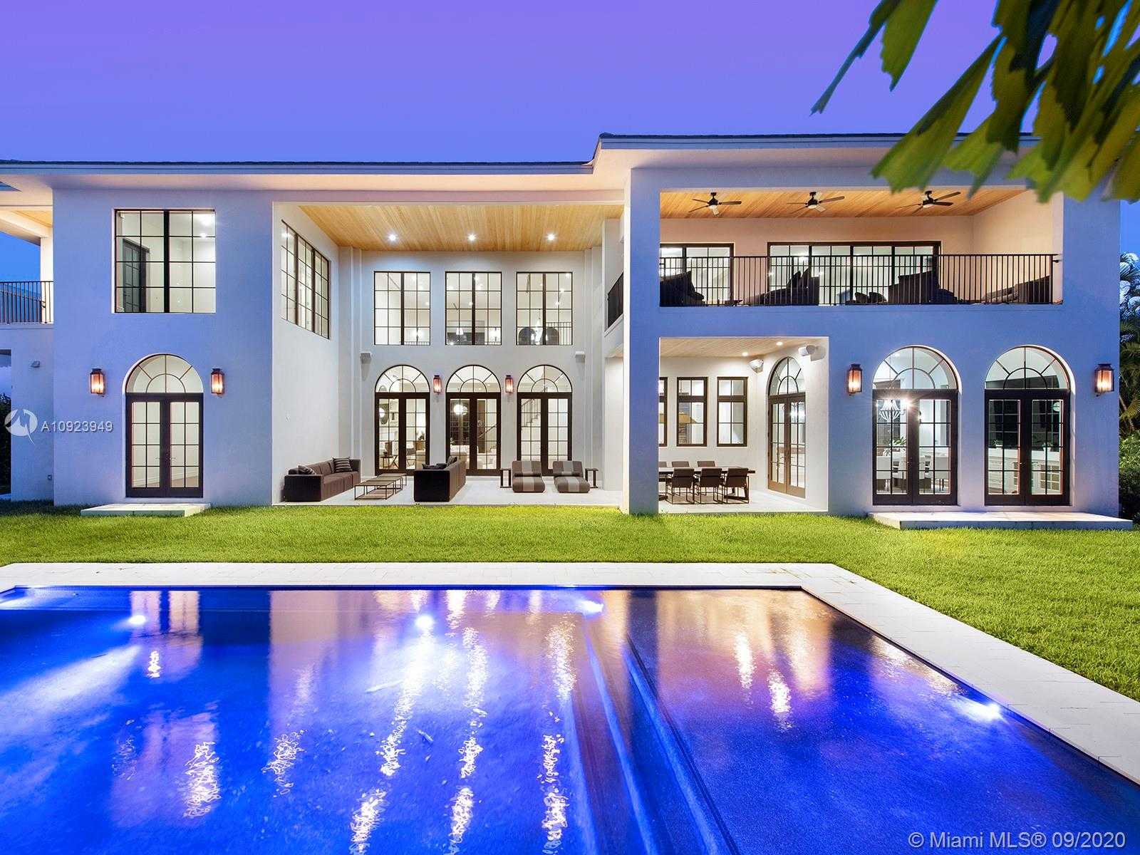 Small Image of 406 TAMARIND DR, Hallandale Beach Number 2