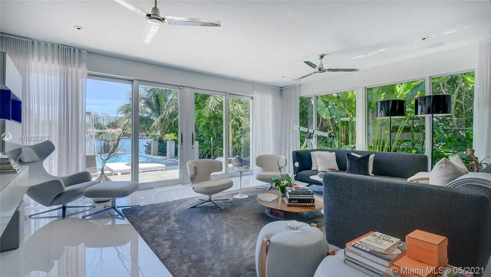 Small Image of 425 E Dilido Dr, Miami Beach, FL 33139, USA Number 10