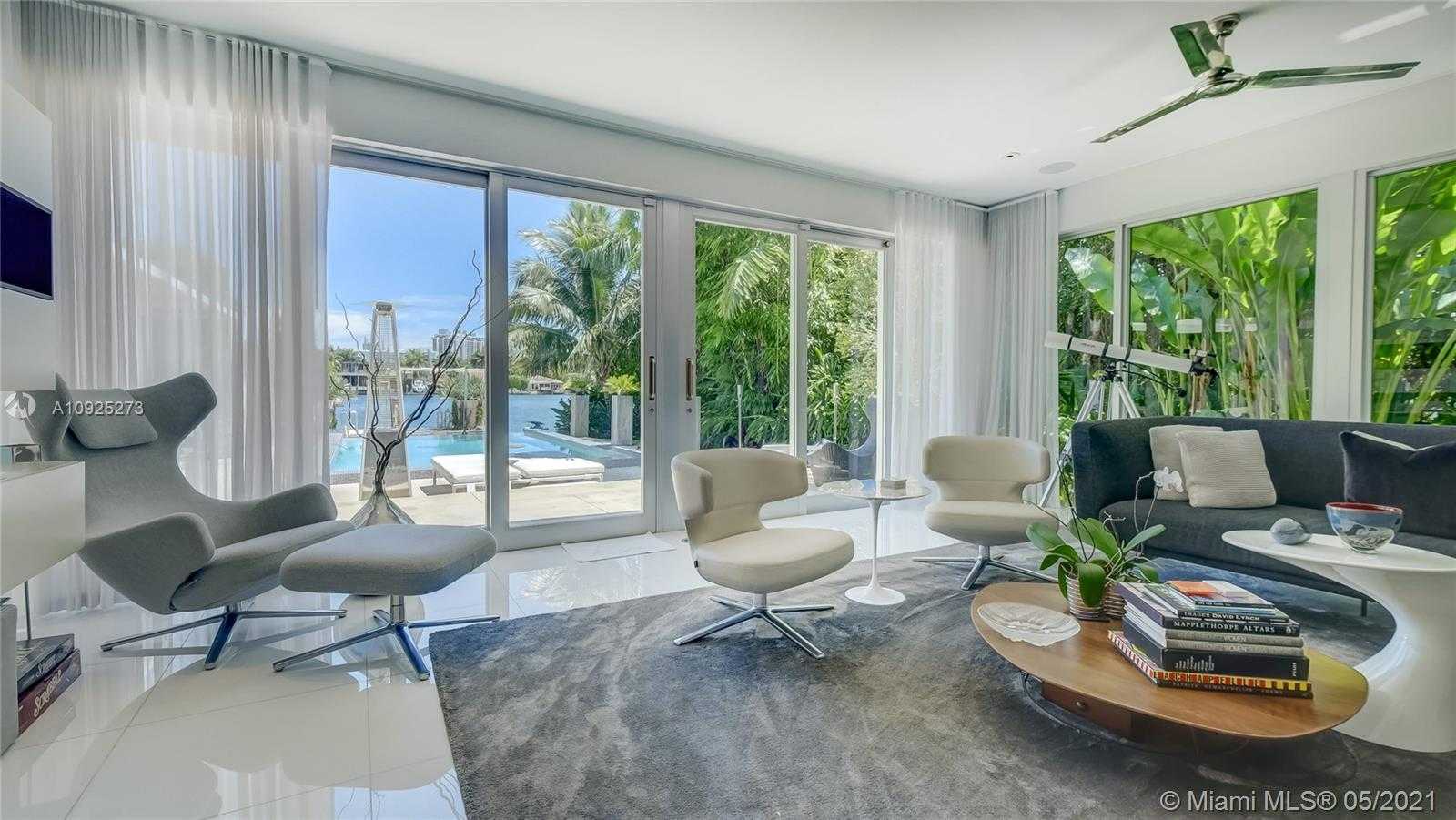 Small Image of 425 E Dilido Dr, Miami Beach, FL 33139, USA Number 12