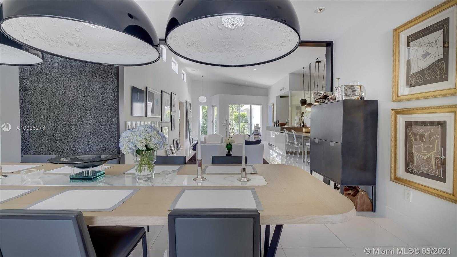 Small Image of 425 E Dilido Dr, Miami Beach, FL 33139, USA Number 13