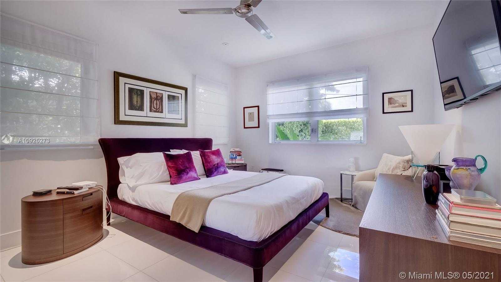 Small Image of 425 E Dilido Dr, Miami Beach, FL 33139, USA Number 23