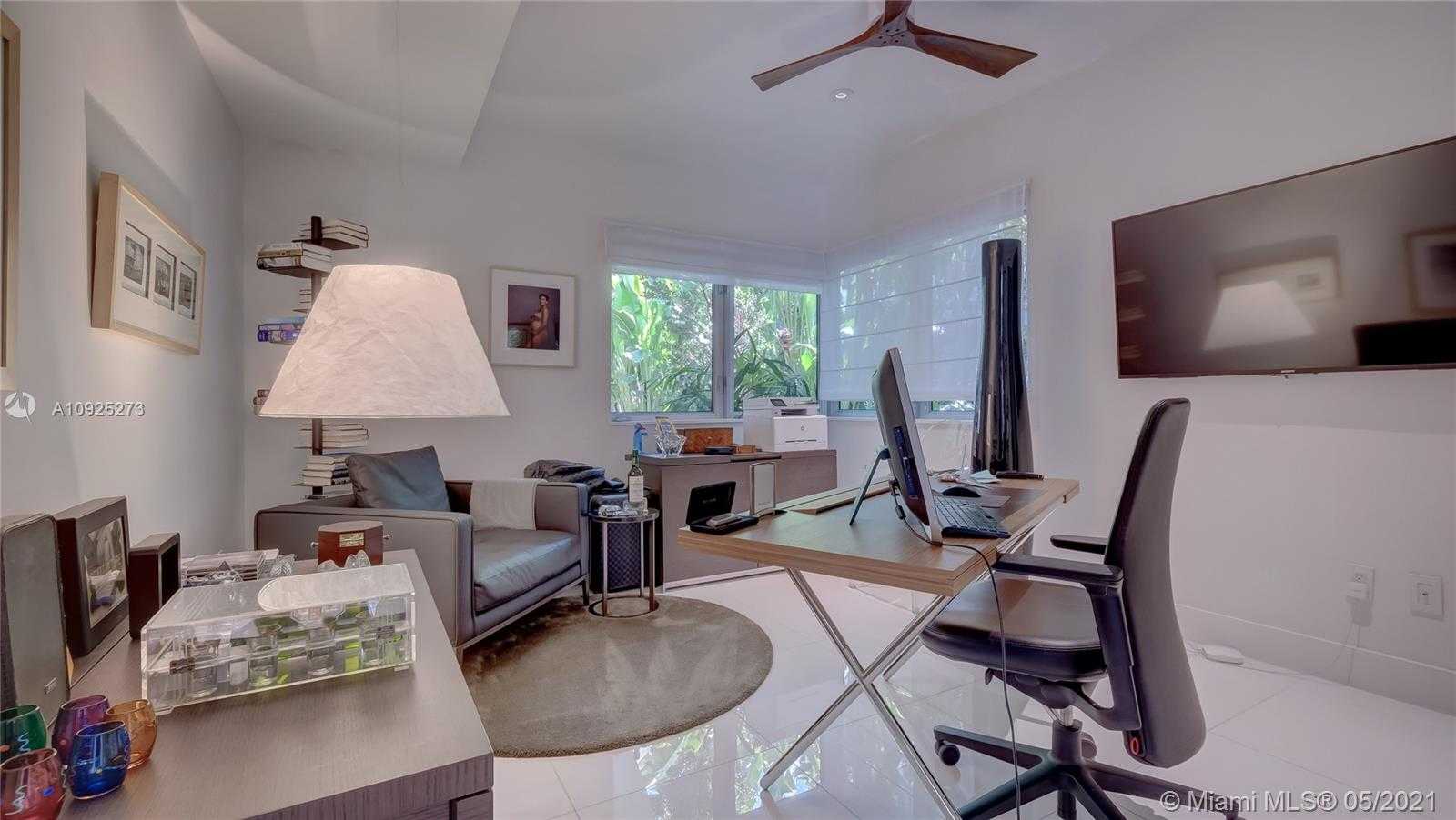 Small Image of 425 E Dilido Dr, Miami Beach, FL 33139, USA Number 27