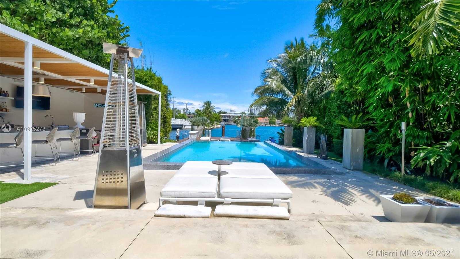 Small Image of 425 E Dilido Dr, Miami Beach, FL 33139, USA Number 31