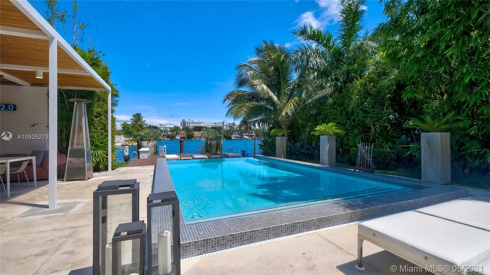 Small Image of 425 E Dilido Dr, Miami Beach, FL 33139, USA Number 33
