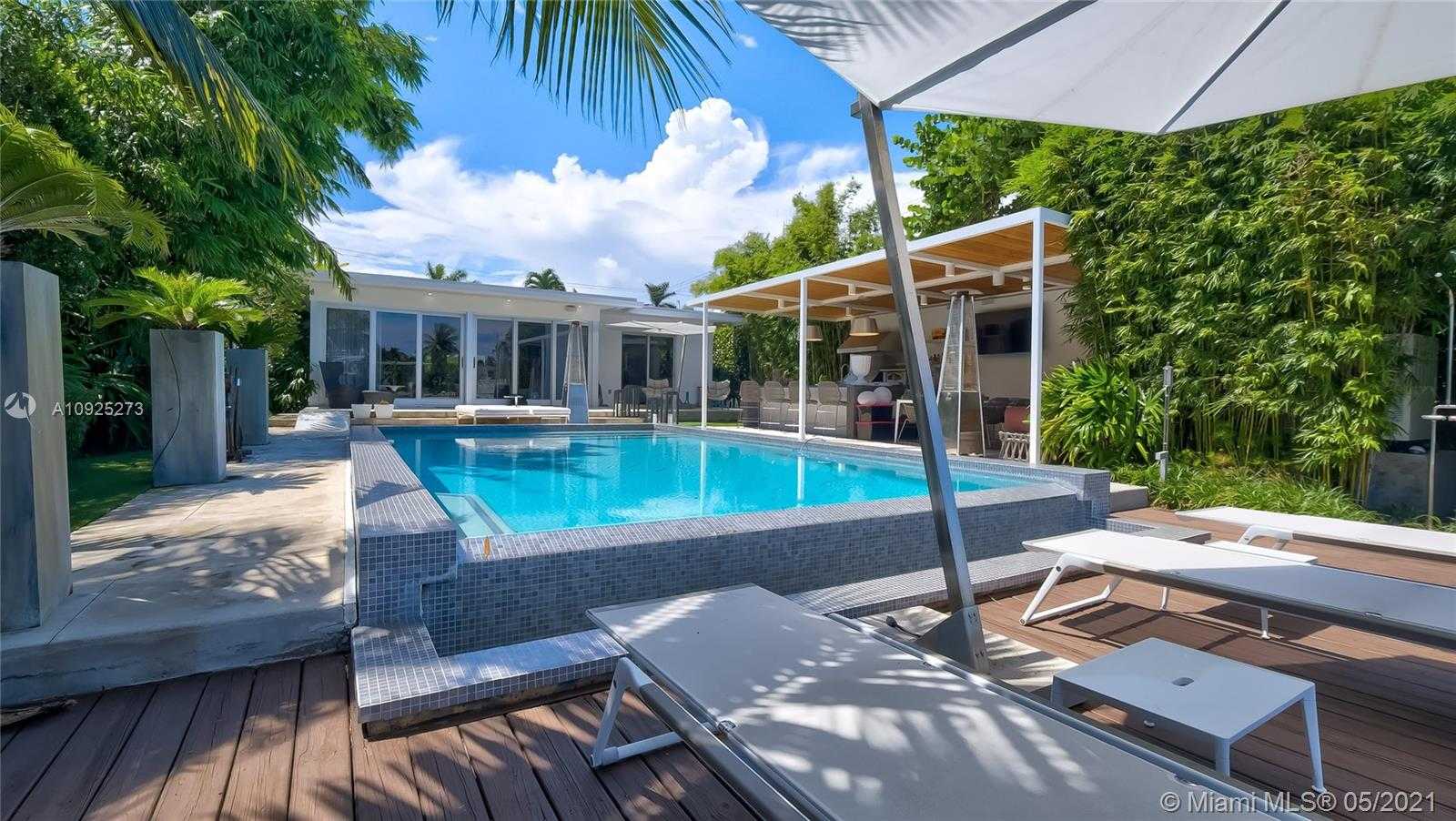 Small Image of 425 E Dilido Dr, Miami Beach, FL 33139, USA Number 35