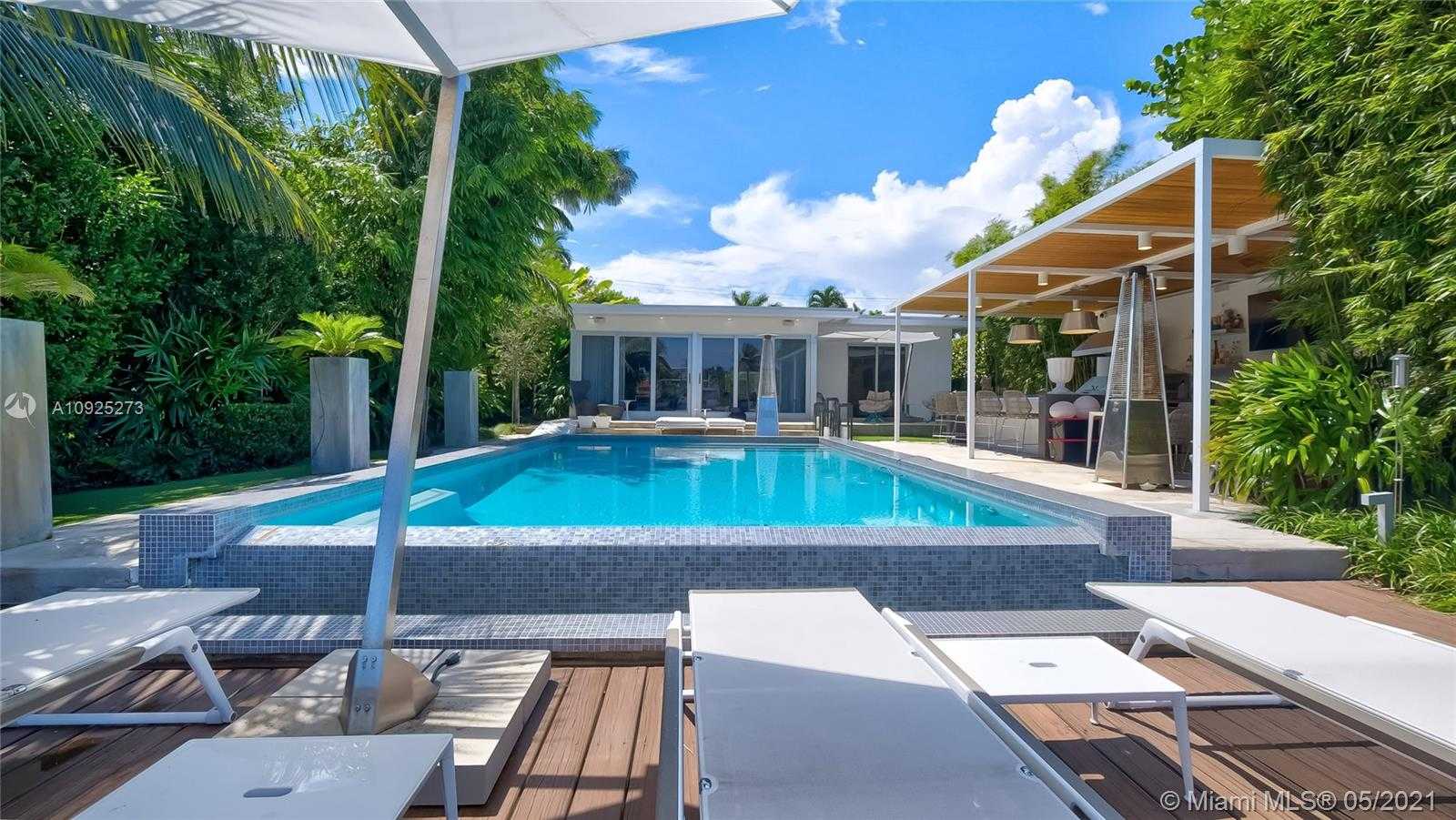 Small Image of 425 E Dilido Dr, Miami Beach, FL 33139, USA Number 36