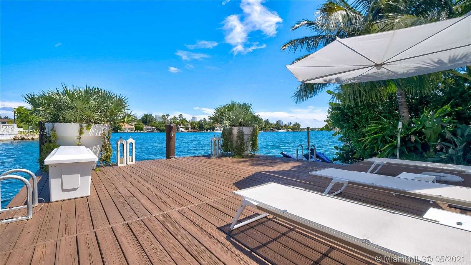 Small Image of 425 E Dilido Dr, Miami Beach, FL 33139, USA Number 37